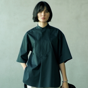 着るならどちら？ダーク系&ニュアンス色のシャツ【春の新定番はバンドカラーシャツ】