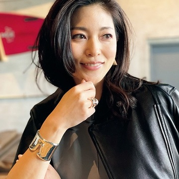 おしゃれなアラフィー女性はアクセサリーの達人ぞろい！【Jマダム通信】