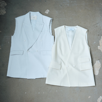 【50代に似合う白】きれい見えするトレンドアイテム「白のショートジレ」2選