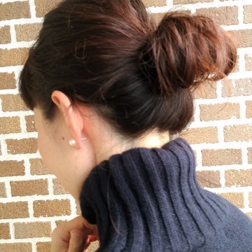 まとめ髪で冬コーデをスッキリと