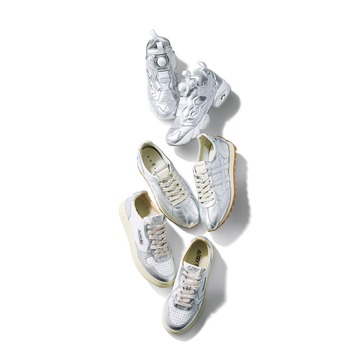 スニーカーが苦手な人も履きやすい！着こなしを選ばない「シルバースニーカー」3選