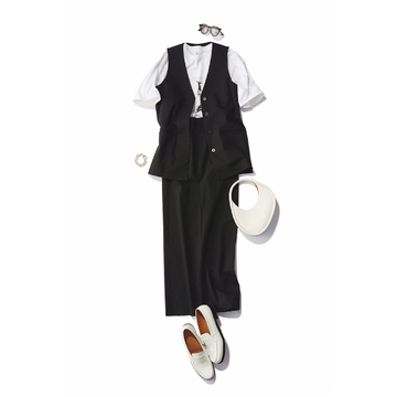 Iライン×モノトーンのスタイリングで夏に似合うすっきりした印象を獲得！最高気温28℃｜7/6(木)【50代の毎日コーデ】