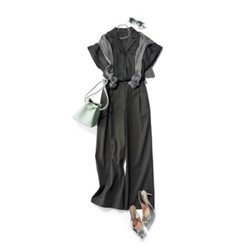 ワーク感あるオールインワンを、レディな小物でスタイリッシュに格上げ！気温27℃｜5/24(金)【50代の毎日コーデ】