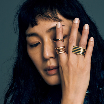 レポシの「ロバート・メイプルソープ コレクション」【板谷由夏×伊藤美佐季の「ドラマを生むジュエリー」】