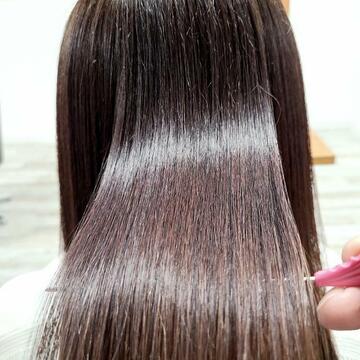 「縮毛矯正」でツルツルさらさらストレートヘア