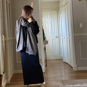 フェミニンスカート×ストールコーデ