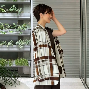 自ずと手に取る、夏のブラウンスタイルでバースデー会へ！