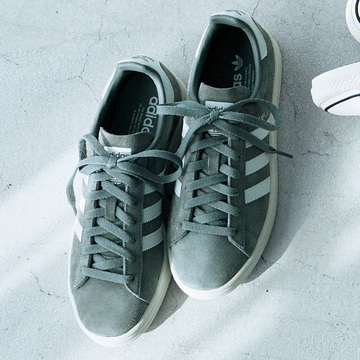 adidas originalsのグレースニーカーでカジュアルを格上げ