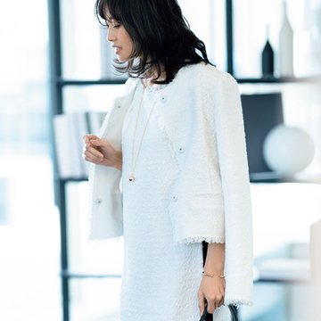 【着映える春スーツ】会食でも商談でも好印象。「エスカーダ」の品格フェミニンな白ツイード