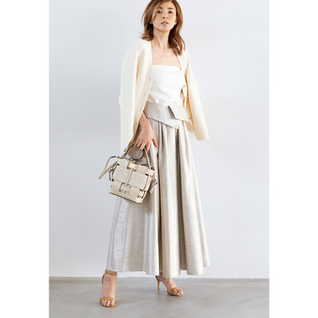 ドレッシーなスカートを、カーディガンで日常に引き込むミックスコーデ。気温24℃｜5/20(土)【50代の毎日コーデ】