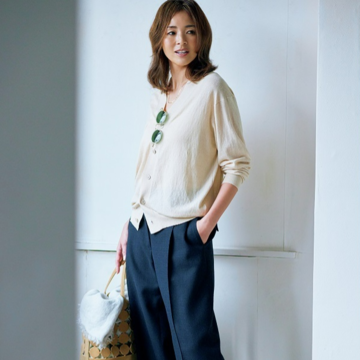 ワイドパンツはキレよく上品に！キリッと着こなすネイビー【Jマダムに似合う主役ネイビー】