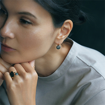 黒という色の力を最大限に！「ポメラート」のブラックダイヤモンド