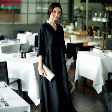 エクラ世代を輝かせるデザインを厳選。同窓会に行くなら「華ブラックドレス」  五選