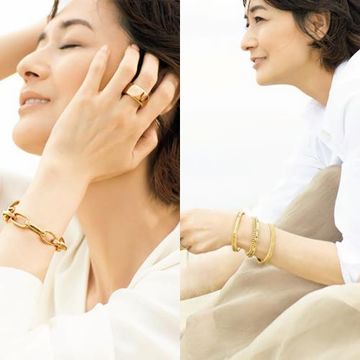 【富岡佳子さんが身に着けるゴールドジュエリー】大人の肌に上品に映える