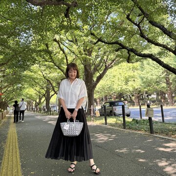 夏のモノトーンコーデで涼やかに・青山ランチの休日時間