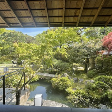 日本の庭園を楽しみながらアフタヌーンティー。