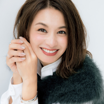 モデル・稲沢朋子さん×ヘア＆メイク中野明海さん「大人が可愛げ顔をつくる秘訣」