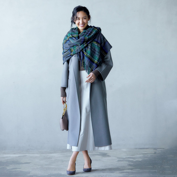 ＜動画あり＞ダブルフェイスコートには“大判チェックストール”を巻きつけて【コートが華やぐ！ 「ストール」使い】