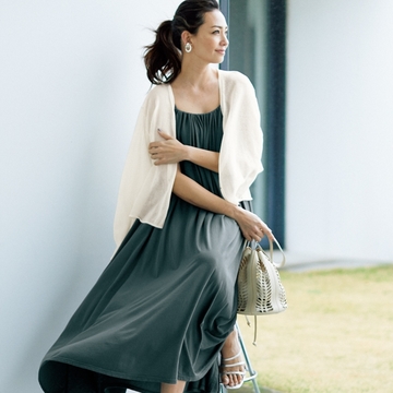 50代の真夏の日常着は『涼素材』『上品』な肌見せ服がおしゃれで快適！