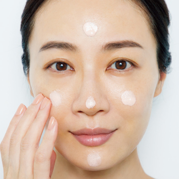 ファンデーション前の下地は、メリハリ塗りが基本！【品のいい肌の作り方】