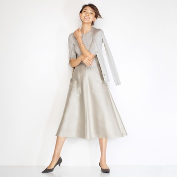 今取り入れるべきは、ハッとするような光の存在感！「MADISONBLUE」リブニットアンサンブル&ツイルフレアスカート