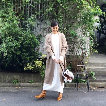 ふんわりニットカーディガンで、アート空間へ♩