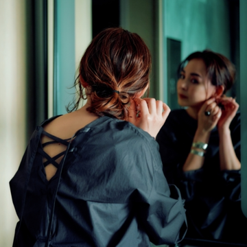 バックシャンなレースアップチュニックで夏の視線を独り占めして