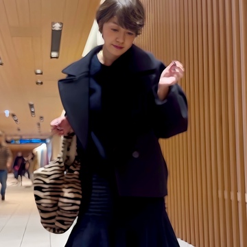 ブラックのミニマムスタイルで、セミナー&ロックの日。