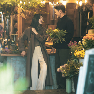 ふたりでのお出かけは、視線を集める美フォルムコートで【パートナーと過ごす週末カジュアル】