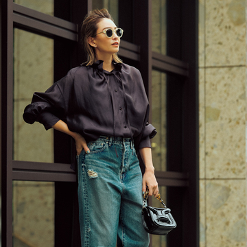 【村山佳世子さんの着こなしアイディア】透明フレームのサングラスで“切れ味映え”！デニムスタイルが軽やかに