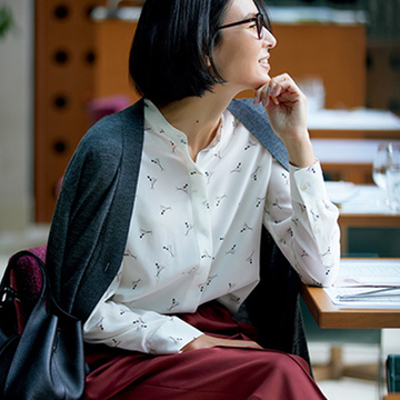 夏シャツの醍醐味！プリントシャツはシルクジョーゼットで大人仕様に