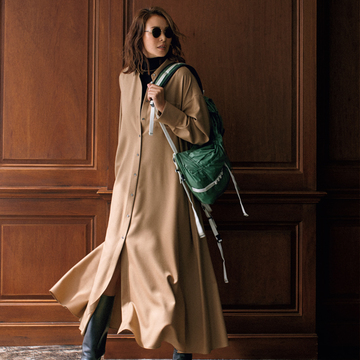 黒のロングブーツはボリュームワンピースの引き締め役に【着こなしの鮮度が上がるブーツ】