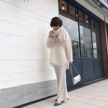 ホワイトコーデでハワイアンランチ