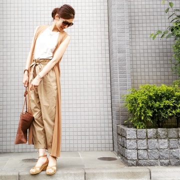 プチプラTシャツ＆きれいめトップスを上手に活用。エクラ華組の夏先取りコーデ　五選