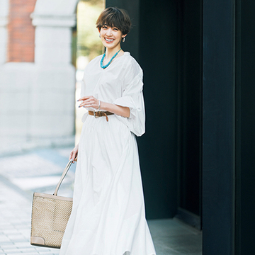 涼やかなコットン素材が初夏にぴったり！ブラウス×スカートの白セットアップ