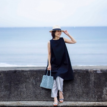 リトルブラックドレスをカジュアルに着まわし♪