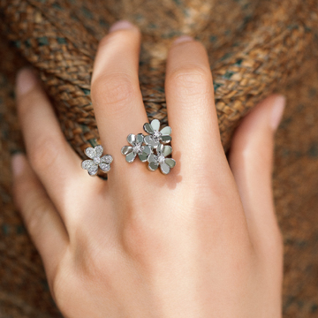 ヴァン クリーフ＆アーペルの新作リングは愛らしい花々が魅力＜春のゴールドジュエリー＞