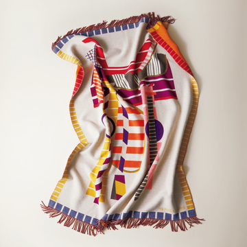 【大人の旅行に持っていきたい小物たち】エルメスのブランケット、ロエベのキャップなど4アイテム