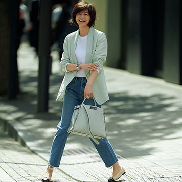 白T×デニムにスタイリッシュなジャケットをオン！夏のきれいめはおりスタイル【富岡佳子、夏の私服スタイル】
