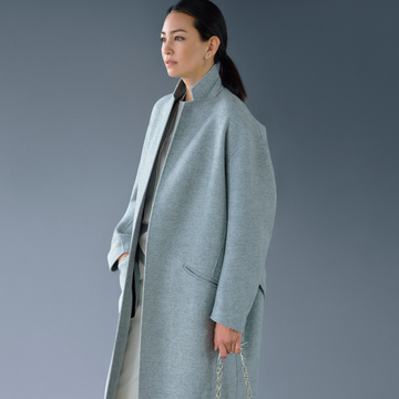 【ライトなグレーコーデ】薄アウターはライトグレーで鮮度も品格もぐっと上昇