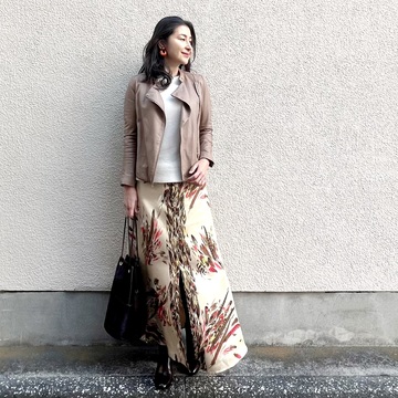 「ベージュ」と「白」の優しげカラーコーディネートで丸の内ランチへ♪