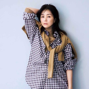 50代がこの冬手に入れるべき「薄手のカシミヤニット」【井川遥がまとう“極上のカシミヤ”】