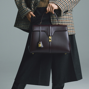 ＜CELINE＞注目の新アイコンバッグでモードコンサバ顔に【ワンハンドルバッグ】