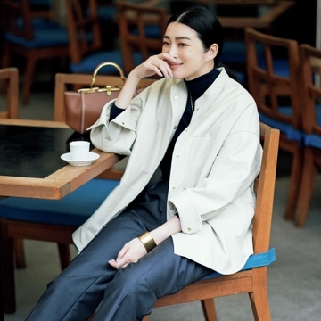 【季節の変わり目はショートアウターを】ワイドパンツに好相性。さっとはおれるジャケット2選