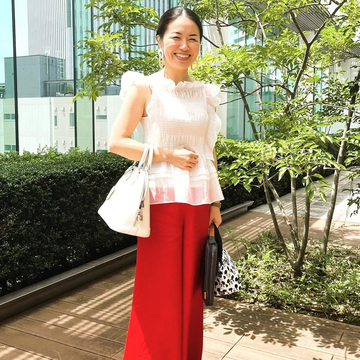 【働くアラフィーのバッグと中身】Vol.5 栄養士が愛用するのは“主張しすぎない”ハンドバッグ