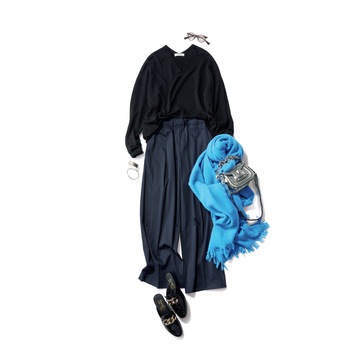 なめらかなニットとツヤありパンツの上質な素材感でシンプルコーデの品格をアップ！気温16℃｜12/11(月)【50代の毎日コーデ】