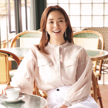 淡色だけのグラデーションコーデは質感の違いでメリハリを授ける。最低気温23℃｜7/12(土)【50代の毎日コーデ】