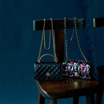 50代の背中を押してくれる永遠の名品「シャネルのチェーンバッグ」【大草直子さんが選ぶ名品】