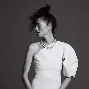 50代に必要な攻めのジュエリー。その存在感が大人の難点を解決してくれることも