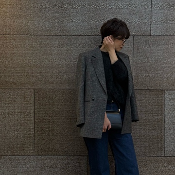 ツイードジャケットを纏う週末の大人カジュアルスタイル